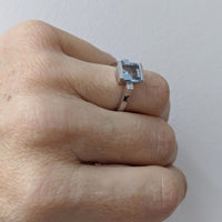 AQUA-SQUARE Geometrisch Aquamarine ring