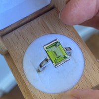 Archie Peridot Ring