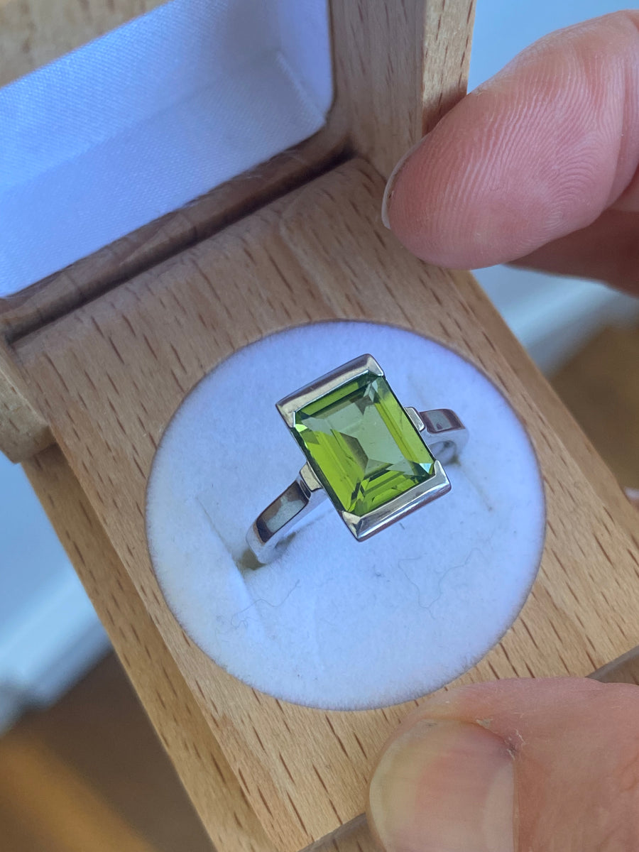 Archie Peridot Ring