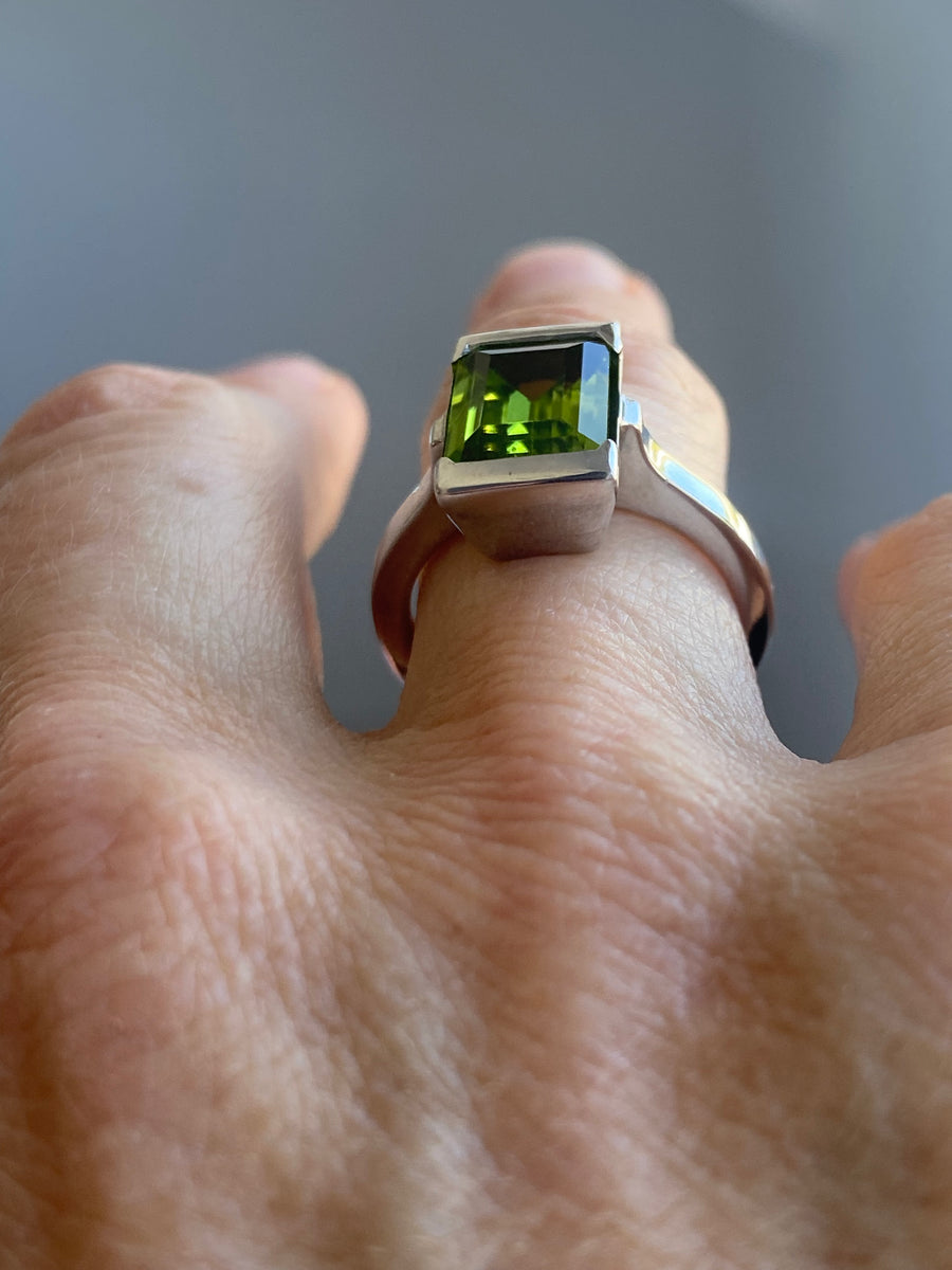 Archie Peridot Ring